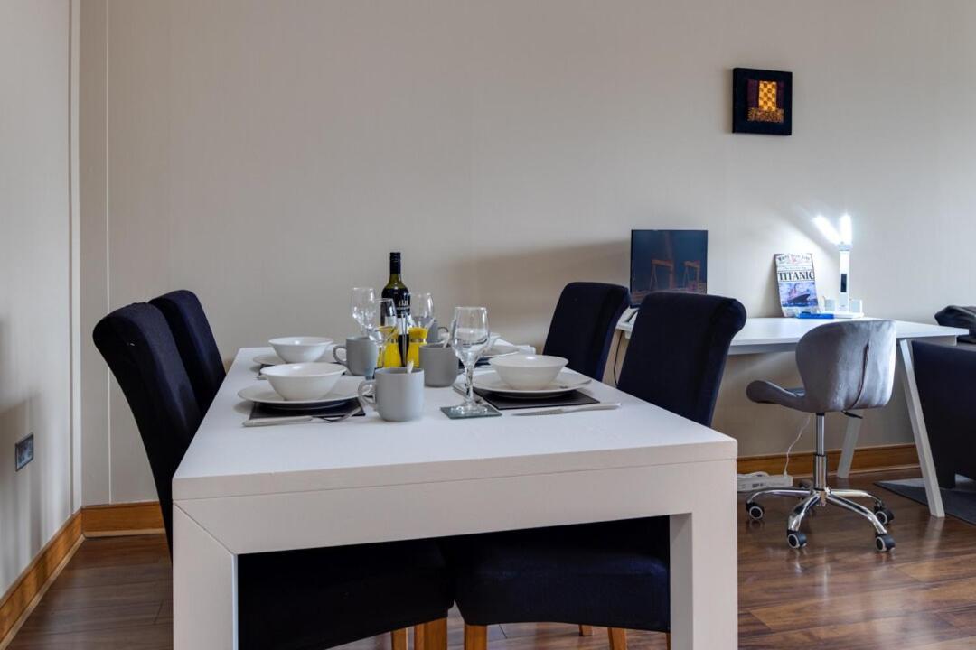 Spacious 2 Bed In Center - Free Secureparking * Belfast