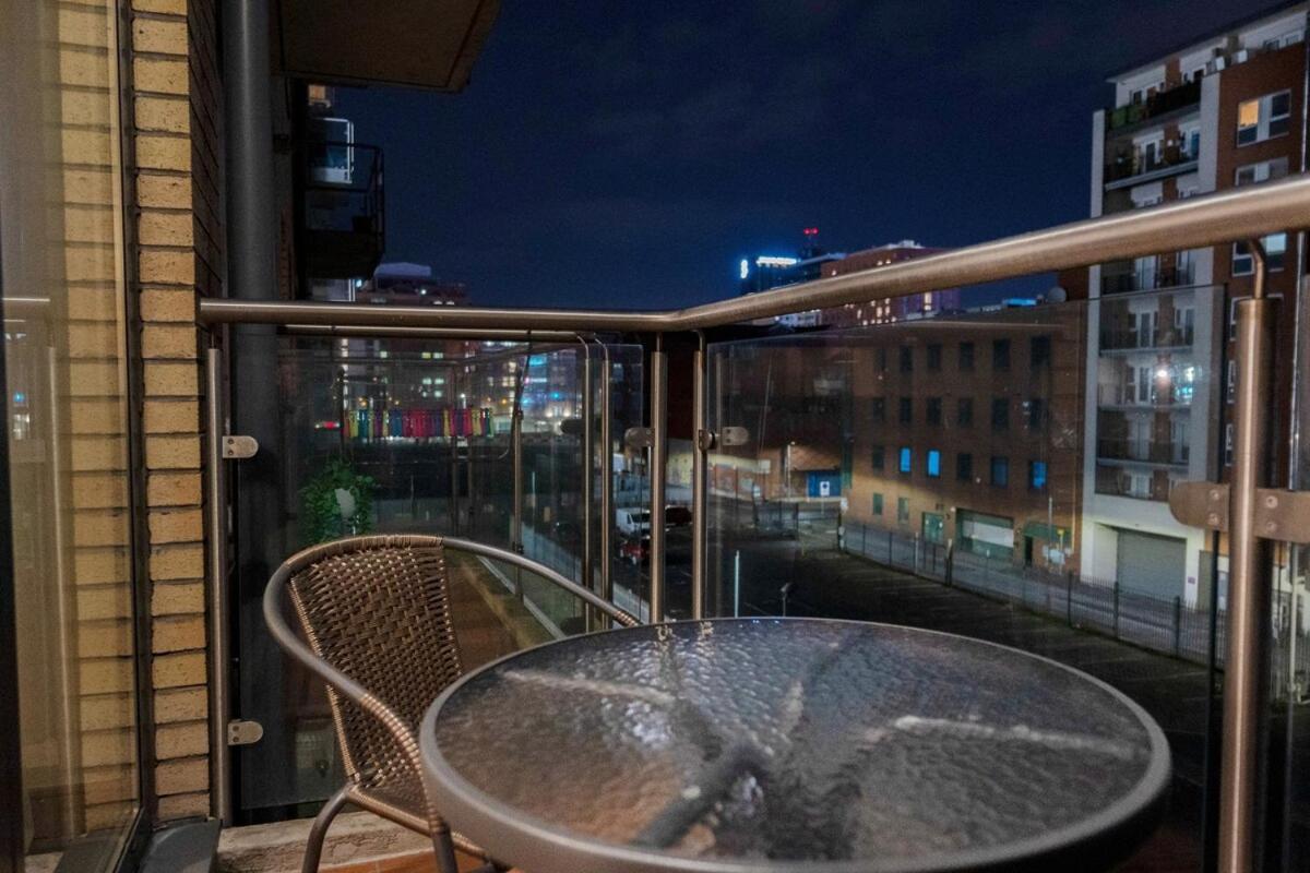 Spacious 2 Bed In Center - Free Secureparking *