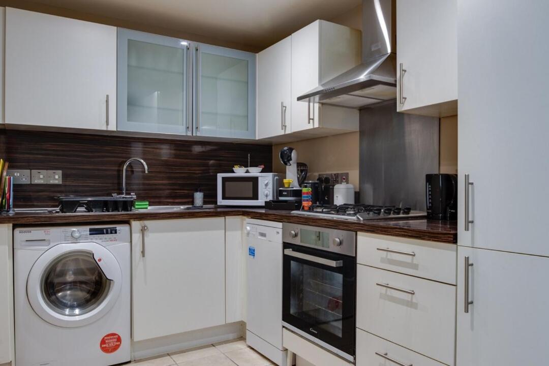 Spacious 2 Bed In Center - Free Secureparking Belfast