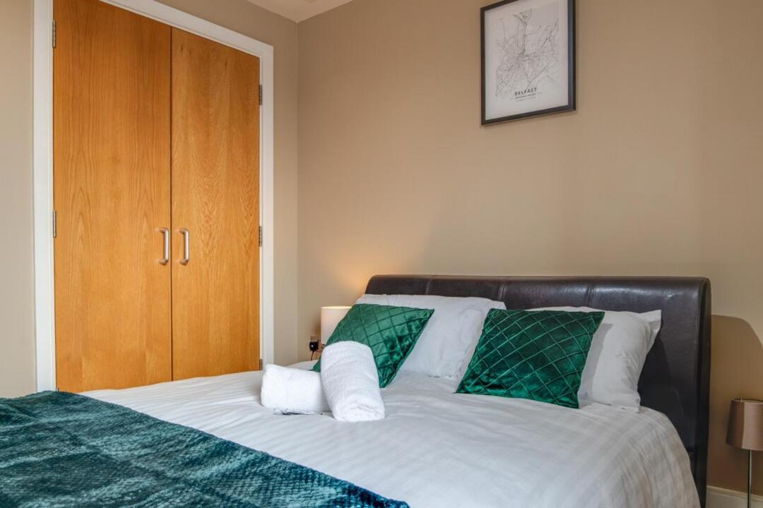 Spacious 2 Bed In Center - Free Secureparking Belfast